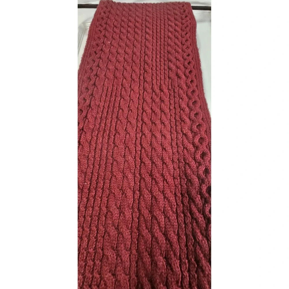NWT‎ BANANA REPUBLIC cable knit with POMPOM tassels scarf 74